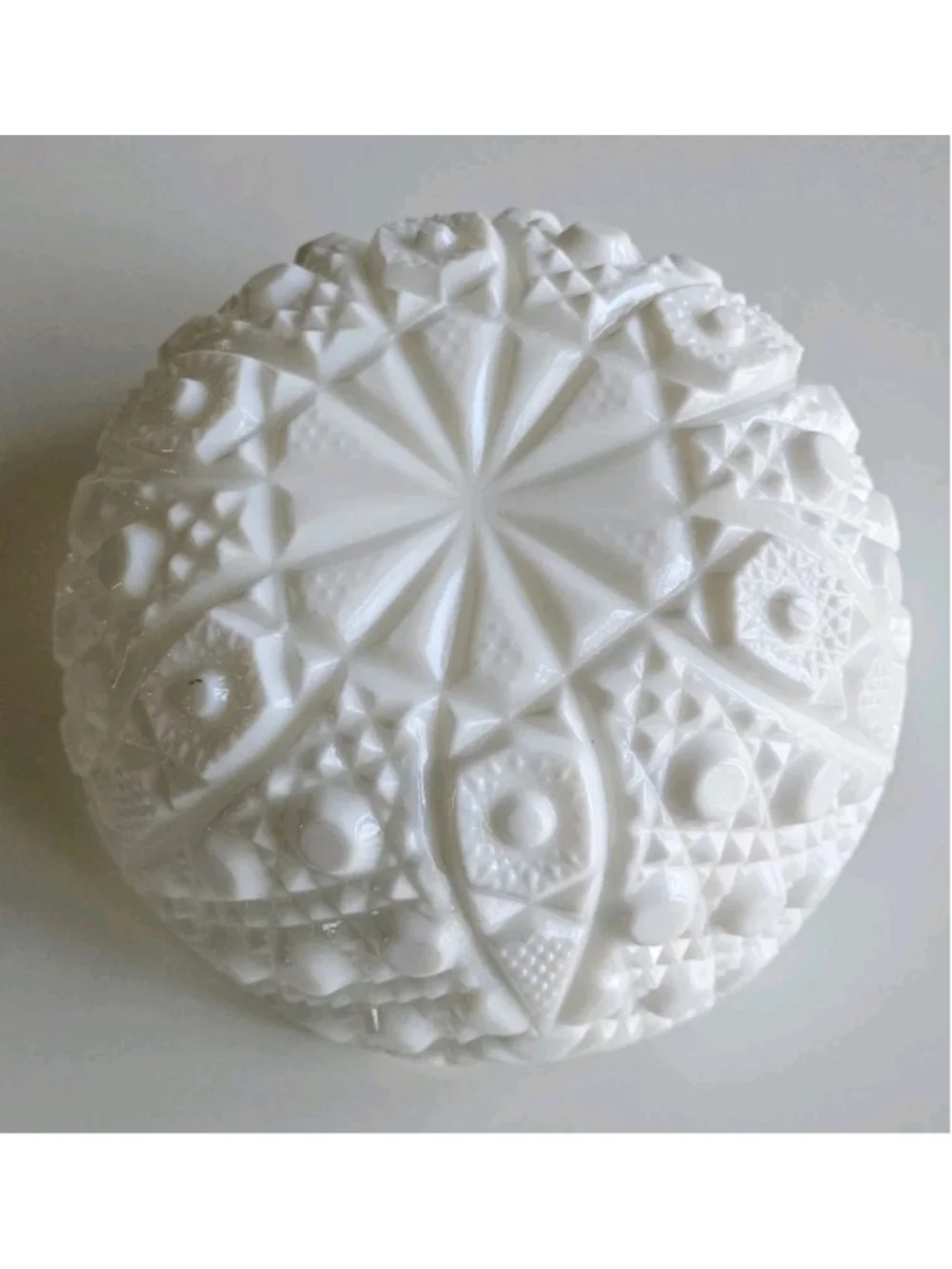 Vintage McKee Milk Glass Bowl Toltec Star & Cane Pattern 8" Mid-Century Decor - Picture 15 of 16